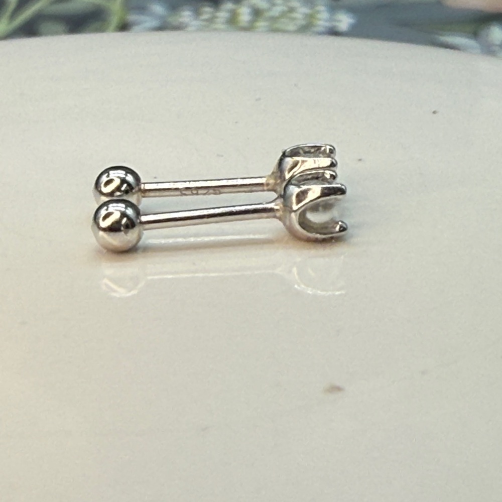 ⭐️🌸Sterling silver 20g 3mm pearl silver screw back earrings nwot - Picture 5 of 9